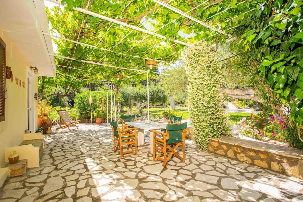 Anthia Private Studio A Breath Away From Beaches Áyios Nikítas Екстериор снимка